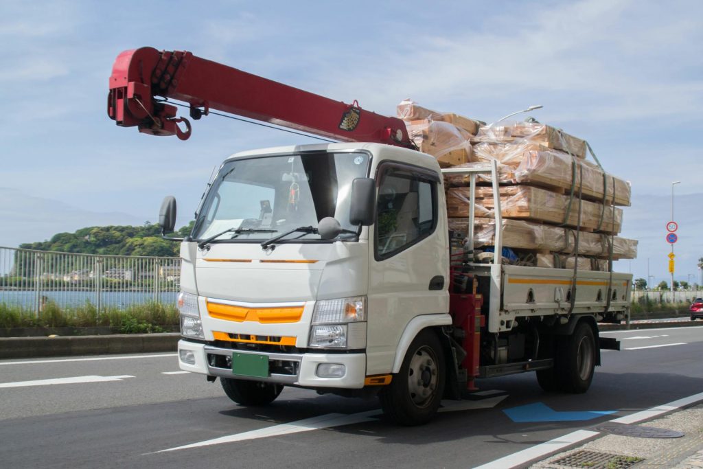 小型クレーン車